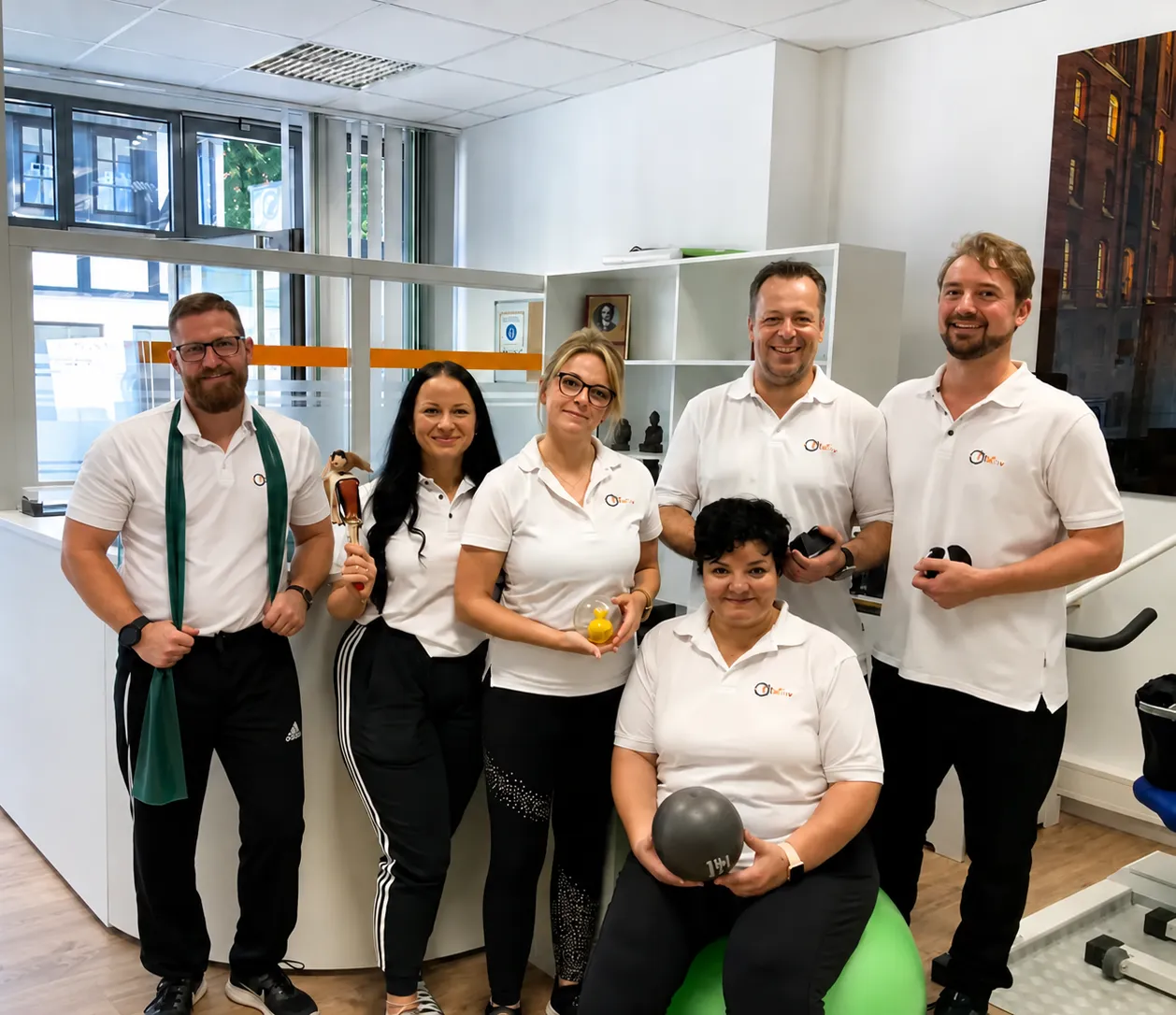 Das Team des Therapie-Zentrums im Empfangsbereich
